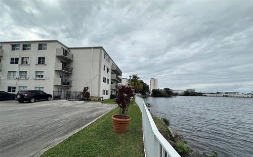 apt-e305-5501 Nw 7th St, Miami, FL, 33126-3218 | Card Image