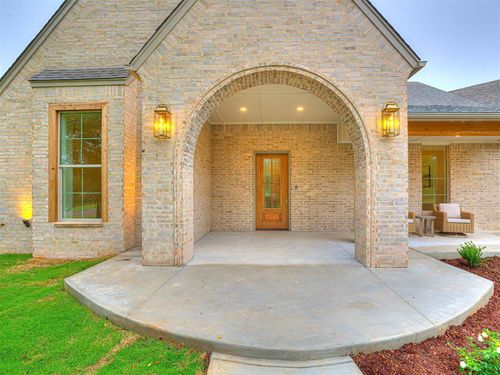 833 Whispering Trails Dr, Tuttle, OK, 73089-4018 | Card Image