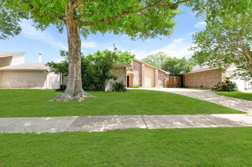 6607 Navidad Rd, Houston, TX, 77083-1063 | Card Image