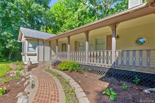 7667 Prairie Ct, Brighton, MI, 48116-5147 | Card Image