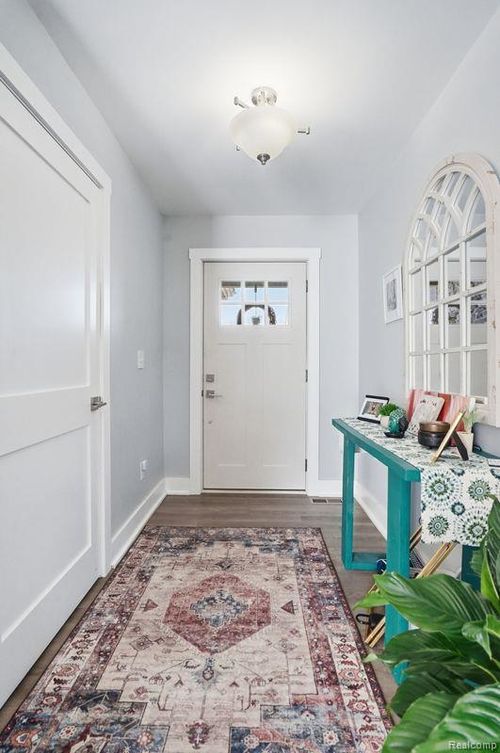 7812 Yorkshire Dr, Almont, MI, 48003-7805 | Card Image