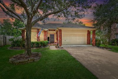 1107 Cambrian Park Court, House other with 3 bedrooms, 2 bathrooms and null parking in Sugar Land TX | Image 2