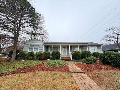 220 Robinson Dr, Newport News, VA, 23601-1733 | Card Image