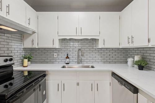 apt-7-11235 12th Ave N, Plymouth, MN, 55441-4857 | Card Image