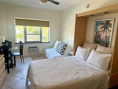 233-255 W 24th St, Miami Beach, FL, 33140-4639 | Card Image