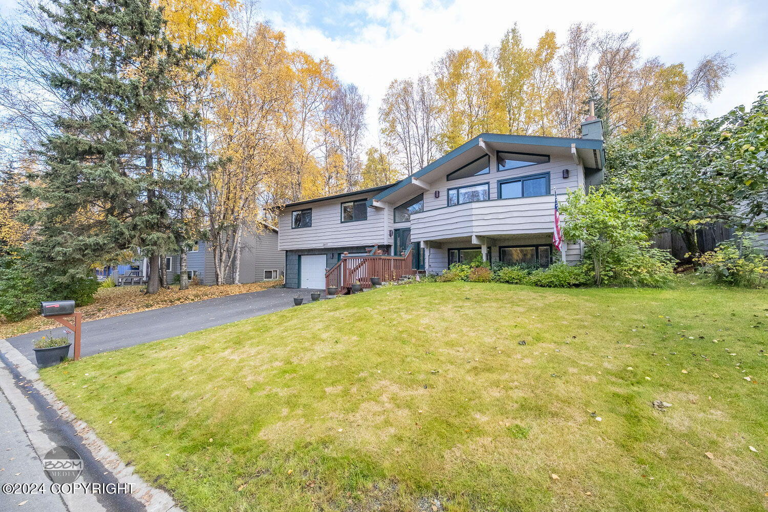 Locarno Dr, Anchorage, AK 99508