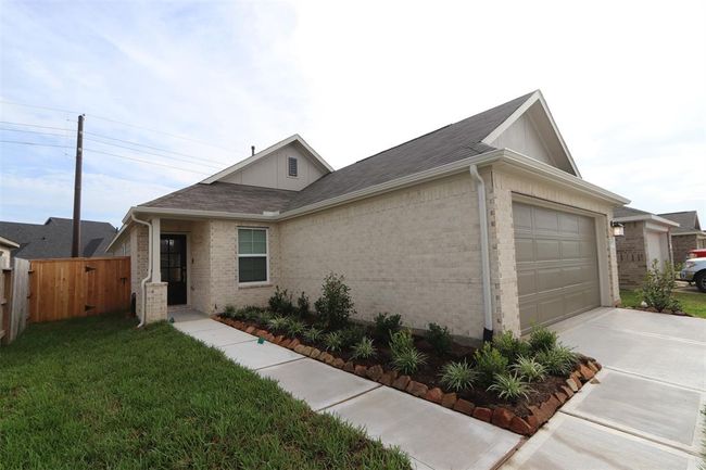 909 Gentle Moss Drive, House other with 3 bedrooms, 2 bathrooms and null parking in Magnolia TX | Image 1