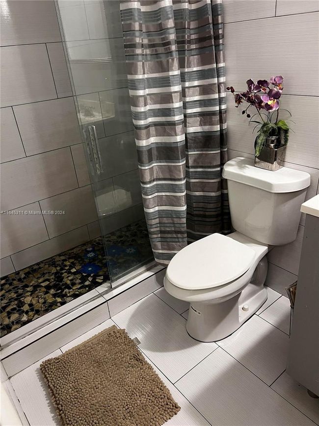 14035 Sw 103 Rd Ter, House other with 4 bedrooms, 2 bathrooms and null parking in Miami FL | Image 6
