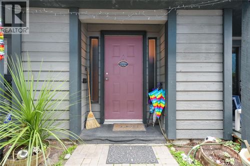 111 Michigan St, Victoria, BC, V8V1R2 | Card Image