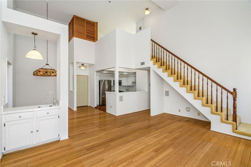 apt-321-5420 Sylmar Ave, Sherman Oaks, CA, 91401-5145 | Card Image