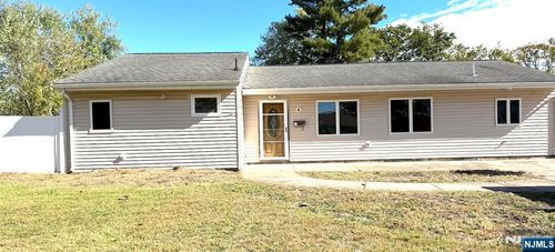 4 Forrestal Rd, Kendall Park, NJ, 08824-1330 | Card Image