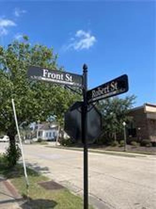 132 Robert St, Slidell, LA, 70458-3648 | Card Image