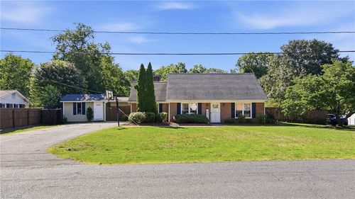 202 Turkey Hill Dr, King, NC, 27021-9756 | Card Image