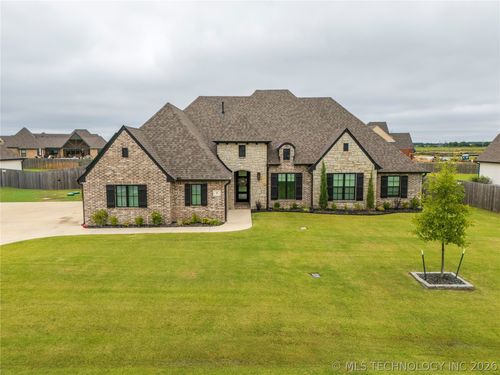 25 W 166th Pl S, Glenpool, OK, 74033-5301 | Card Image