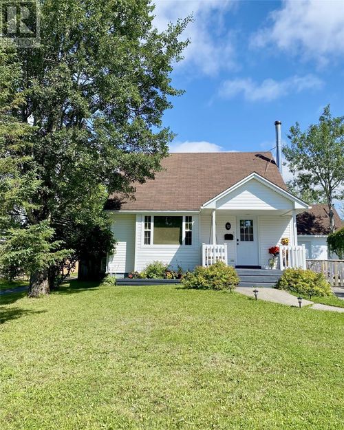 12 Bowes St, Gander, NL, A1V1E6 | Card Image