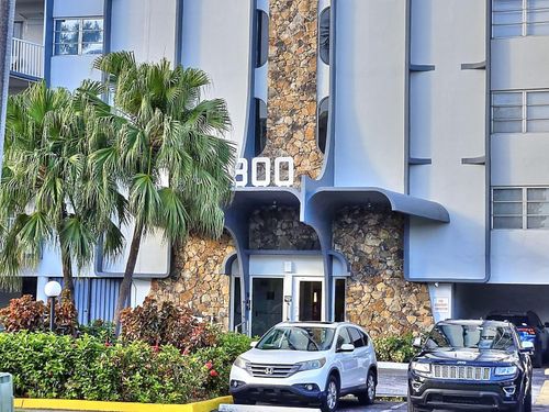 apt-203-300 Diplomat Pkwy, Hallandale Beach, FL, 33009-3707 | Card Image