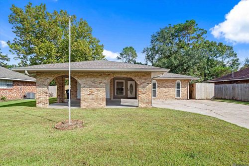 9521 Rustling Oaks Dr, Baton Rouge, LA, 70818-4750 | Card Image