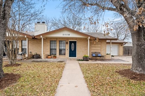 apt-b-200 Mockingbird Ln, Lockhart, TX, 78644-4740 | Card Image