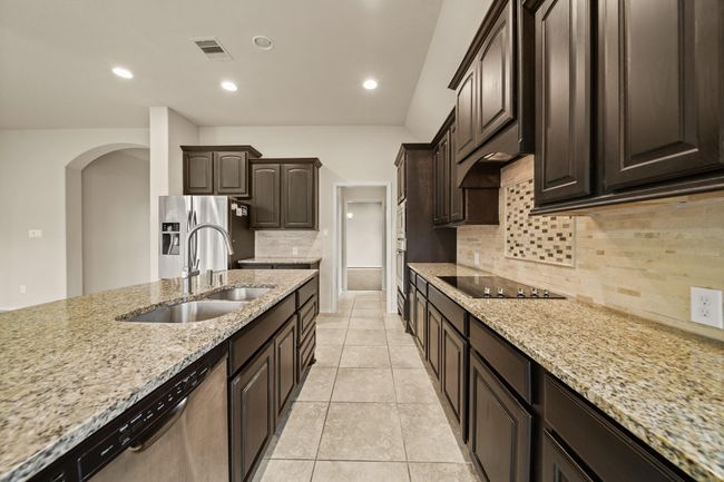 So much cabinet space and counter space. | Image 8