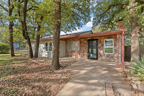 401 Center Ln, Fort Worth, TX, 76140-9537 | Card Image