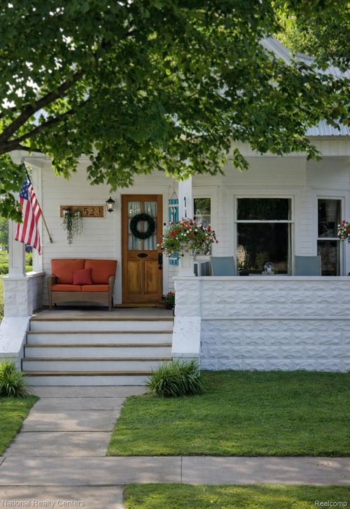 523 N Pine St, Evart, MI, 49631-9501 | Card Image