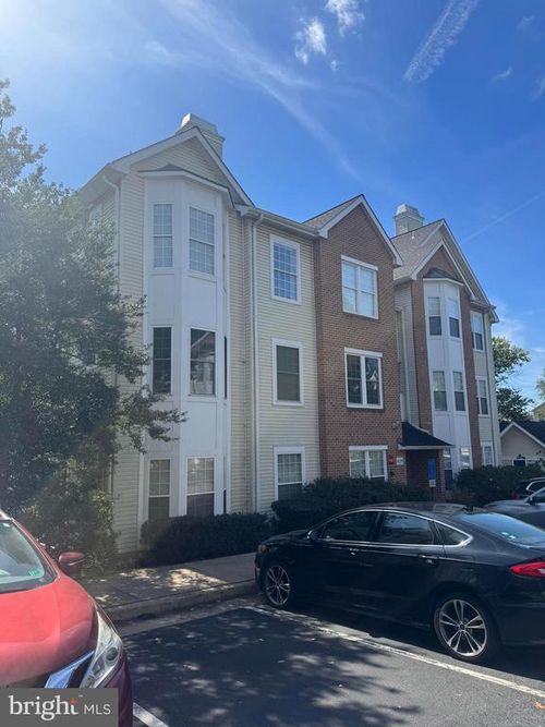 f301-4139 Fountainside Ln, FAIRFAX, VA, 22030-7436 | Card Image