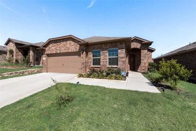 732 Beebrush Drive, House other with 5 bedrooms, 2 bathrooms and null parking in Fort Worth TX | Image 2