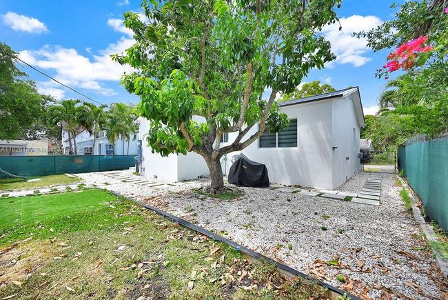 876 Ne 81 St St, House other with 3 bedrooms, 2 bathrooms and null parking in Miami FL | Image 55