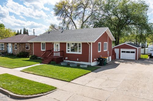 914 Curtis St, Bismarck, ND, 58501-4279 | Card Image