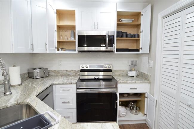UNIT-202 - 8613 Mallard Reserve Dr, Condo with 2 bedrooms, 2 bathrooms and null parking in TAMPA FL | Image 5