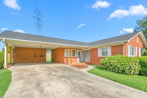 415 Crestview Dr, Thomasville, NC, 27360-3205 | Card Image