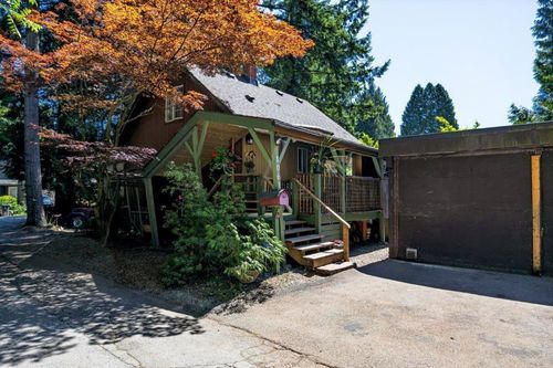 1061 Gladwin Dr, North Vancouver, BC, V7R1A1 | Card Image