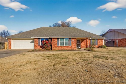 2704 Se Hillsboro Rd, Bartlesville, OK, 74006-5816 | Card Image