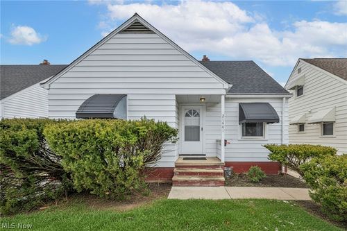 21601 Gardenview Dr, Maple Heights, OH, 44137-2437 | Card Image