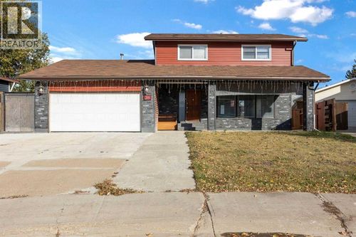173 Whiteoak Gdns, Fort Mcmurray, AB, T9K1A7 | Card Image