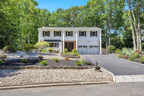 17 Cedar Place, Smithtown, NY, 11754 | Card Image
