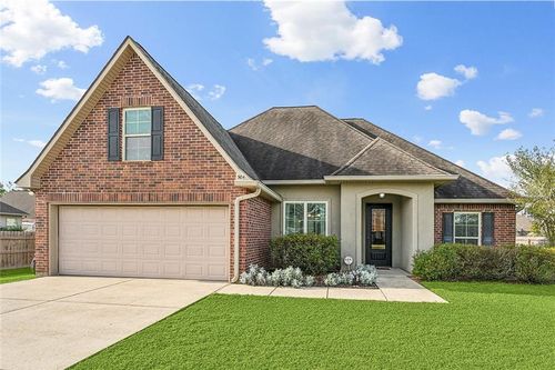 504 Falling Leaf Ln, Madisonville, LA, 70447-3612 | Card Image