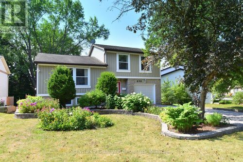 838 Boronia Cres, Newmarket, ON, L3Y5J9 | Card Image