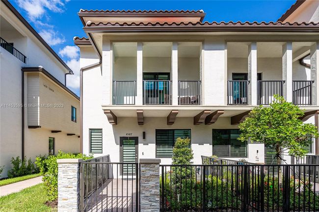 0 - 4587 Nw 83rd Pkwy, Townhouse with 3 bedrooms, 2 bathrooms and null parking in Doral FL | Image 3
