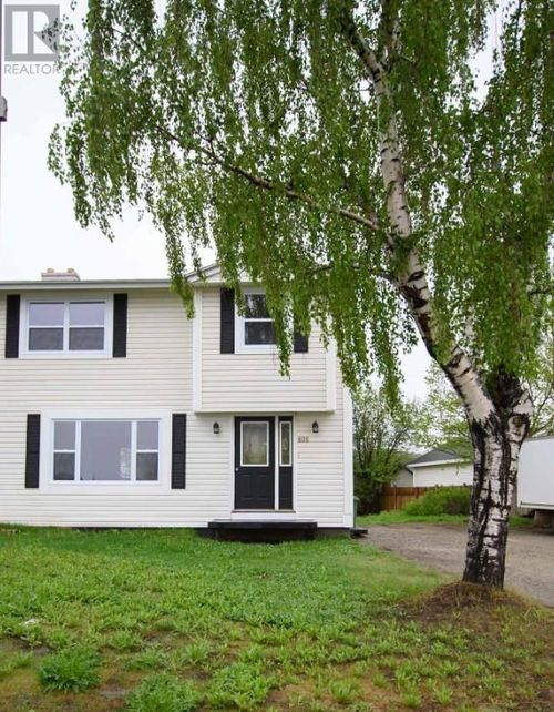 605 Bartlett Dr, Labrador City, NL, A2V1G7 | Card Image
