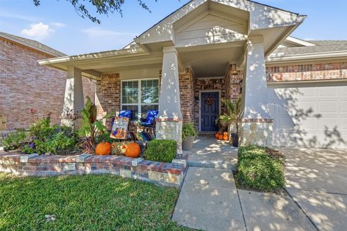 556 Griffith Dr, Saginaw, TX, 76179-0982 | Card Image