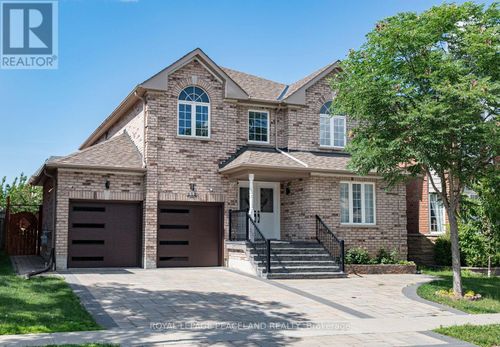 152 Flagstone Way, Newmarket, ON, L3X2Z7 | Card Image