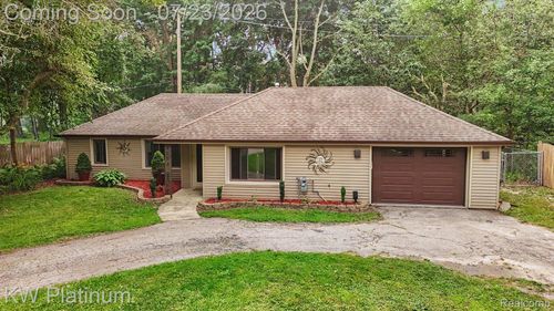4885 Lakeshore Rd, Fort Gratiot, MI, 48059-3540 | Card Image