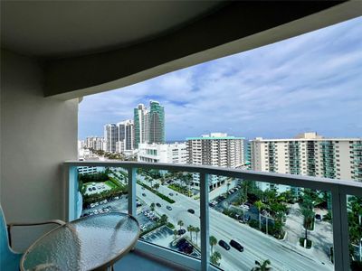 1716 - 3800 S Ocean Dr, Condo with 2 bedrooms, 2 bathrooms and null parking in Hollywood FL | Image 3