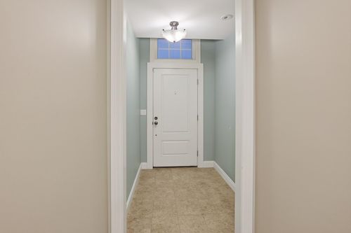 8e-98 Riverwalk Way, Manchester, NH, 03101 | Card Image