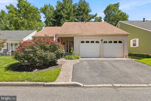 9 Stonybrook Ct, Medford, NJ, 08055-9325 | Card Image