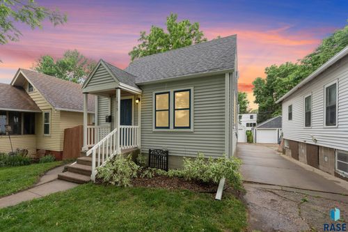 1915 S Spring Ave Avenue, Sioux Falls, SD, 57105-2818 | Card Image