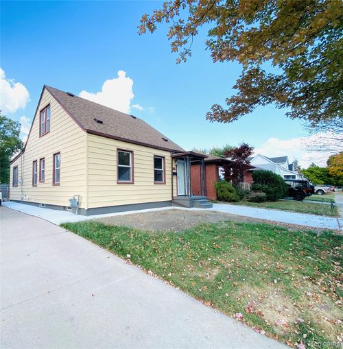 734 Highland St, Wyandotte, MI, 48192-2432 | Card Image