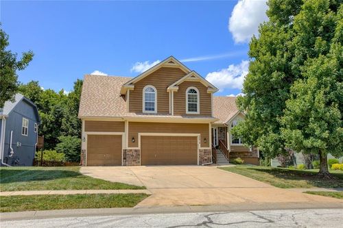 20918 Larkspur Dr, Peculiar, MO, 64078-9118 | Card Image