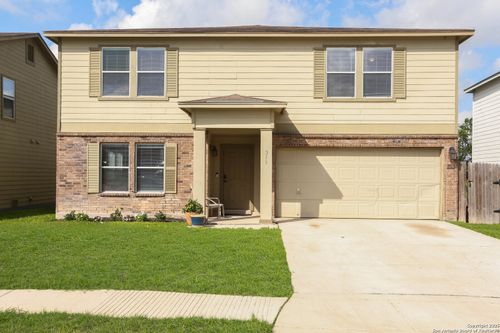 213 Hinge Loop, Cibolo, TX, 78108-3352 | Card Image